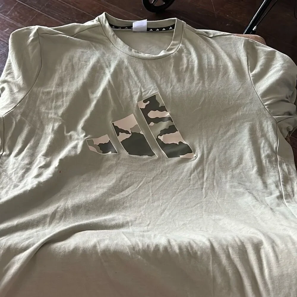 Adidas JUA02 Men's Short Sleeve T-Shirt, Train Essentials Camographic, 2XL.‎